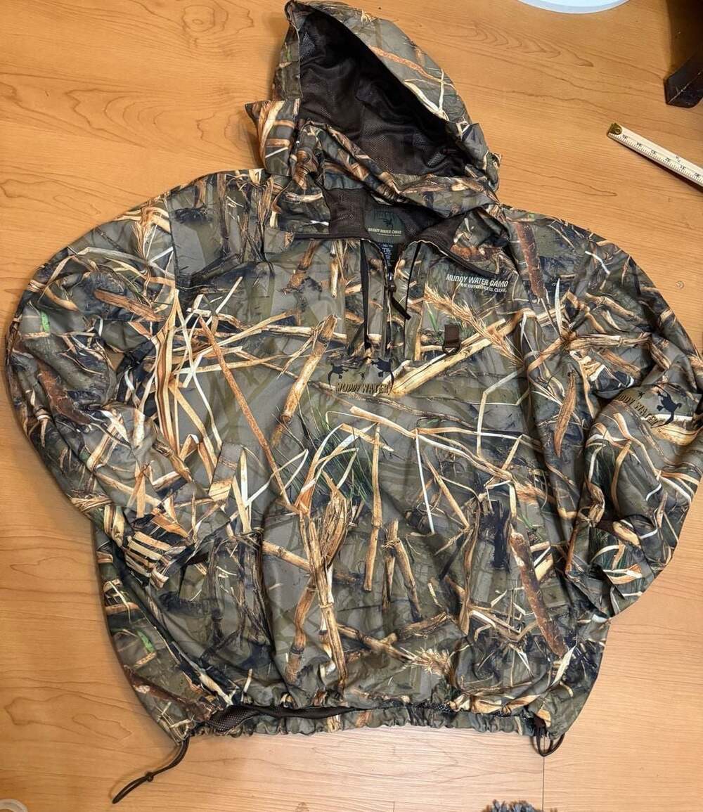 Muddy Water Camo Waterproof Pullover Jacket Size XL Waterfowl Hunting